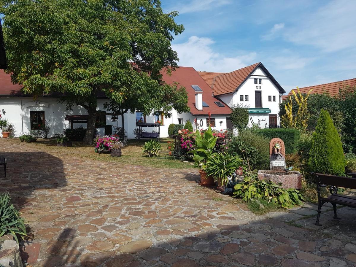 Hostinec Selsky Dvur Zbiroh Экстерьер фото